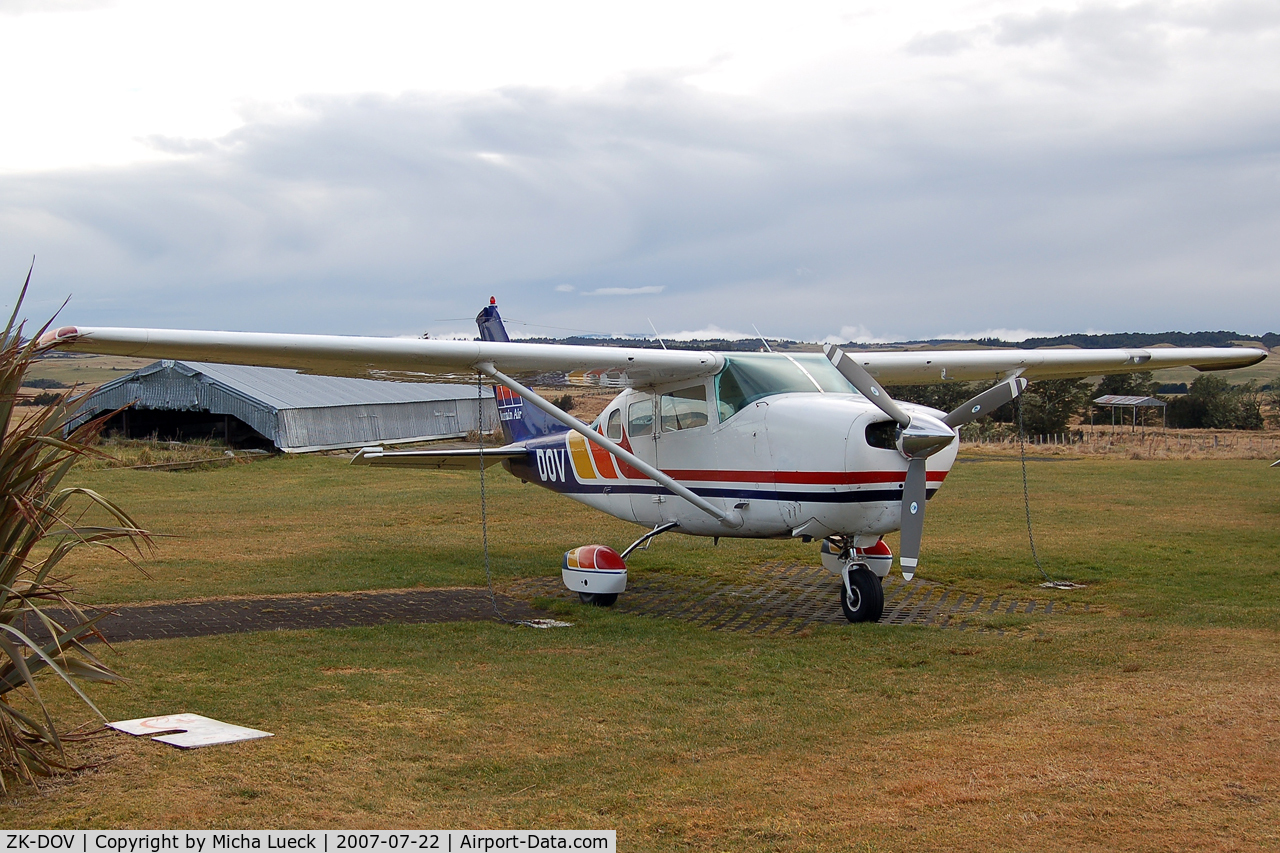 ZK-DOV, 1964 Cessna 206 Super Skywagon C/N 206-0248, At the small airstrip at Mount Ruapehu