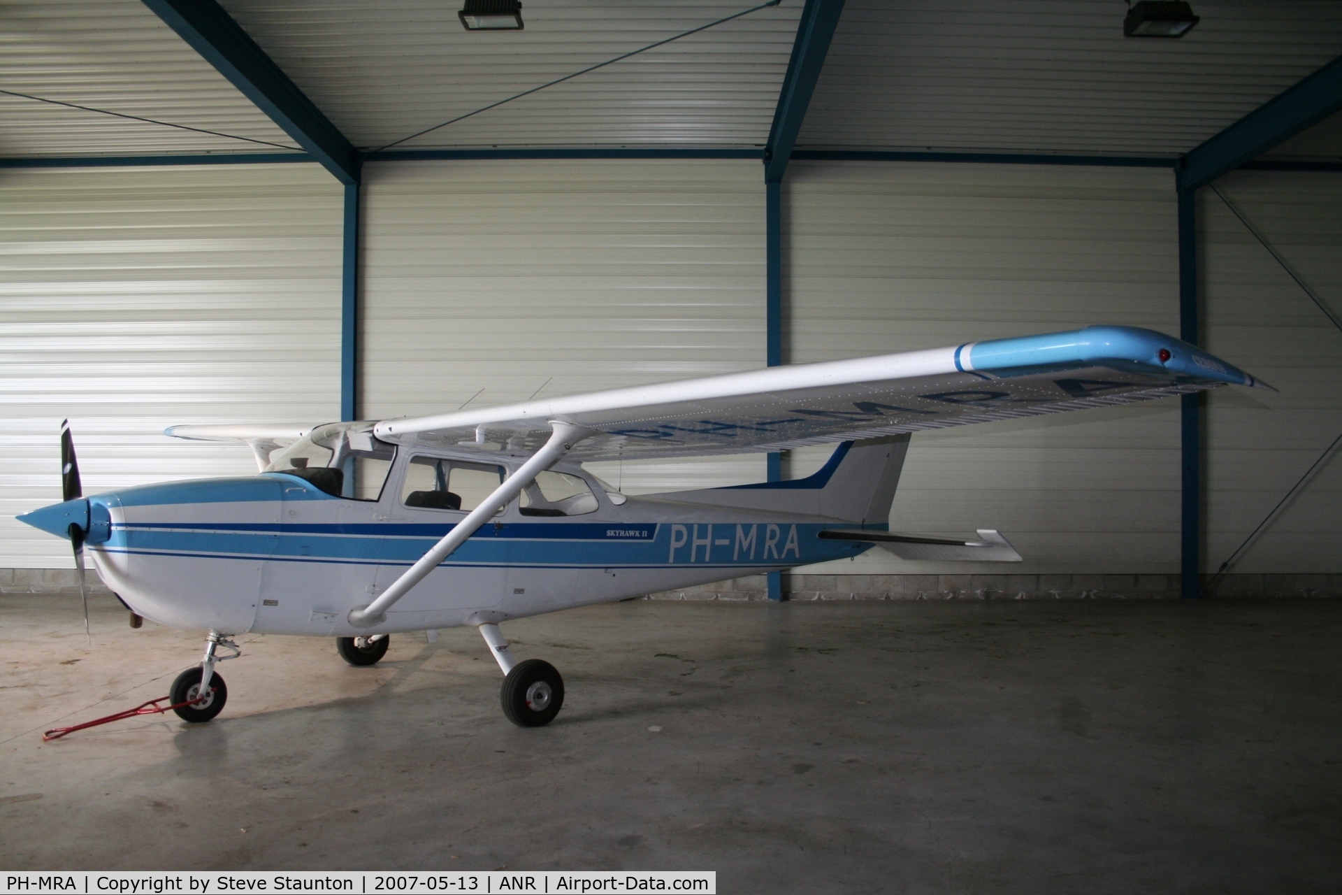 PH-MRA, Cessna 172M Skyhawk II C/N 17266964, Taken on an Aeroprint tour @ Antwerp