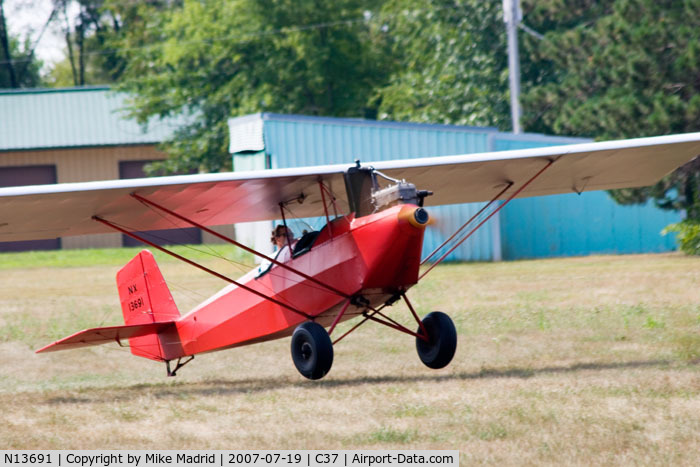 N13691, 1933 Pietenpol Air Camper C/N 1, Tail skid grass landings only