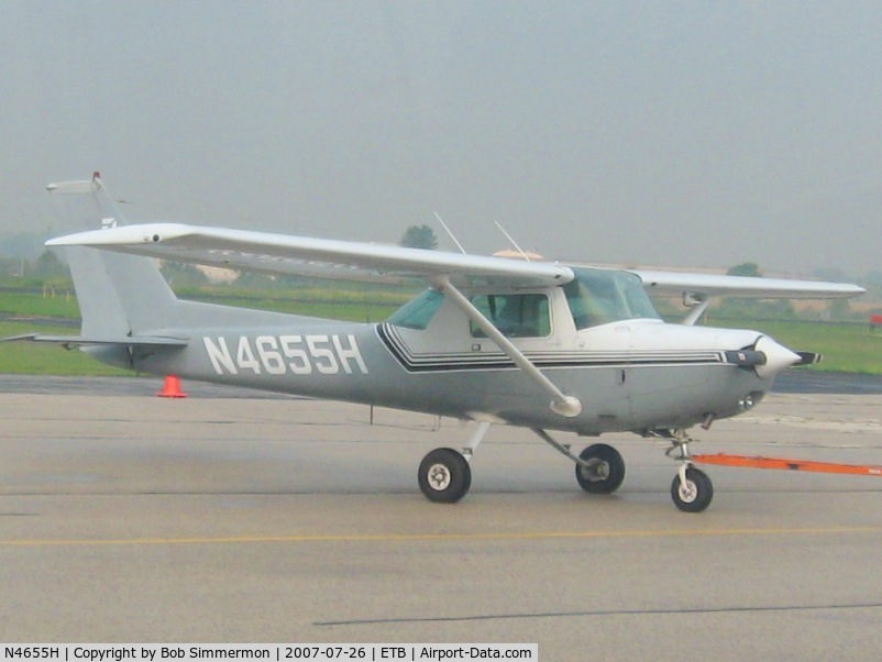 N4655H, 1979 Cessna 152 C/N 15283963, On the ramp at West Bend, WI