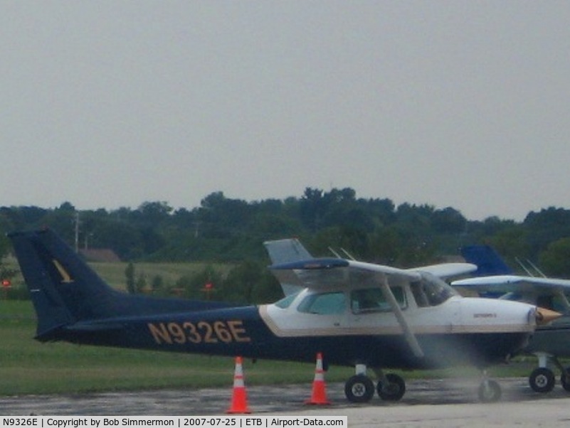 N9326E, 1979 Cessna 172N C/N 17272228, On the ramp at West Bend, WI