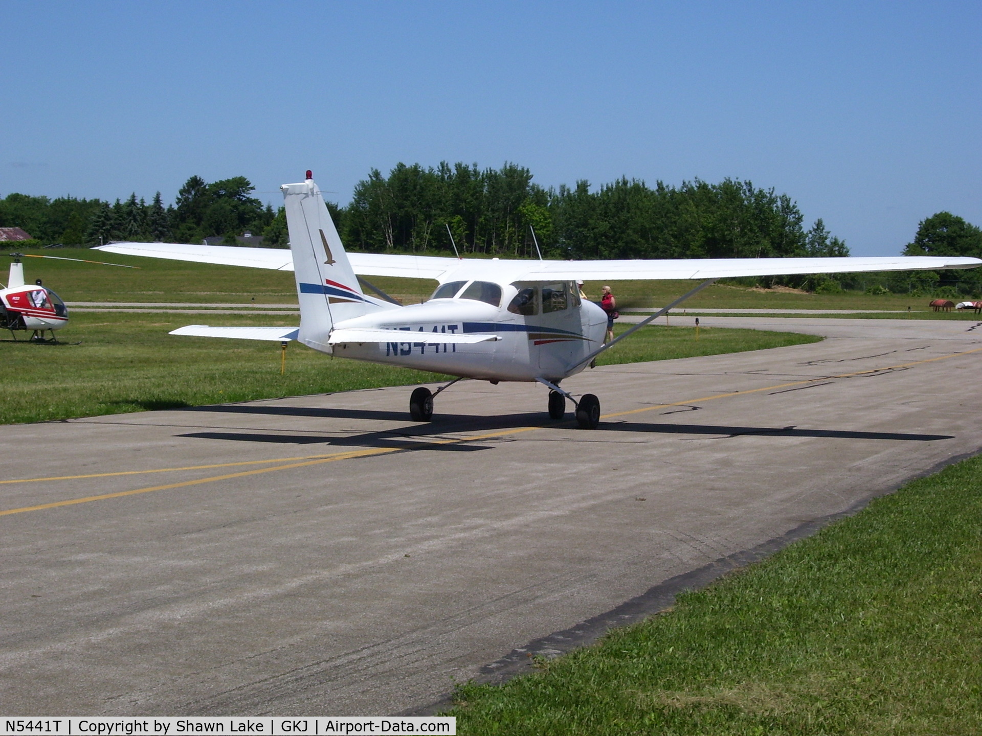 N5441T, 1964 Cessna 172E C/N 17251341, Taxi to runway