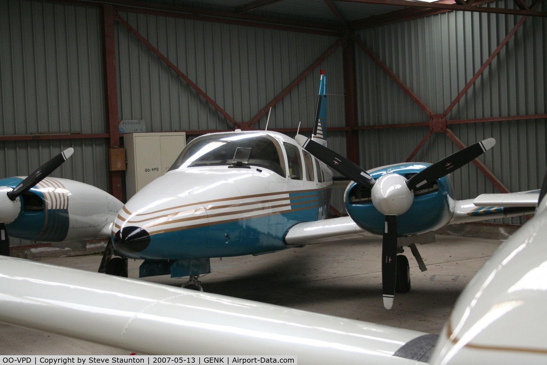 OO-VPD, Piper PA-34-220T Seneca C/N 34-33140, Taken on an Aeroprint tour @ Genk