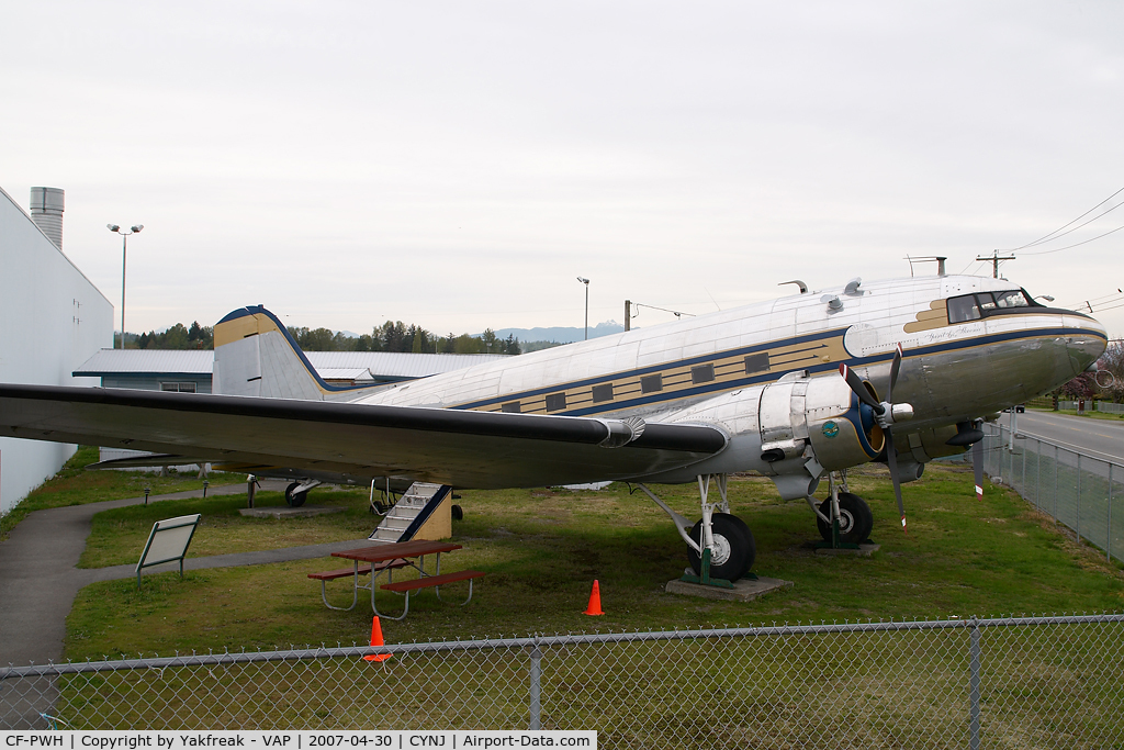 CF-PWH, 1940 Douglas C-49H-DO C/N 2198, DC3 on display