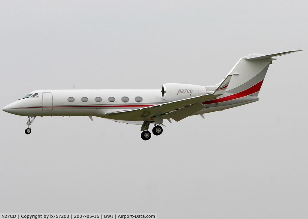 N27CD, 1990 Gulfstream Aerospace G-IV C/N 1136, On final for rw 33L.
