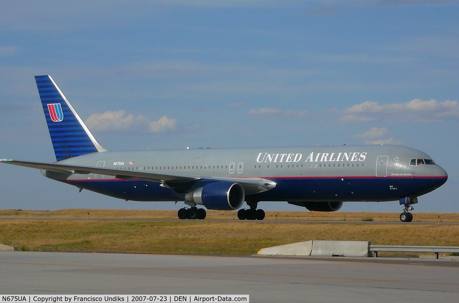 N675UA, 2000 Boeing 767-322 C/N 29243, United Airlines 767-300.