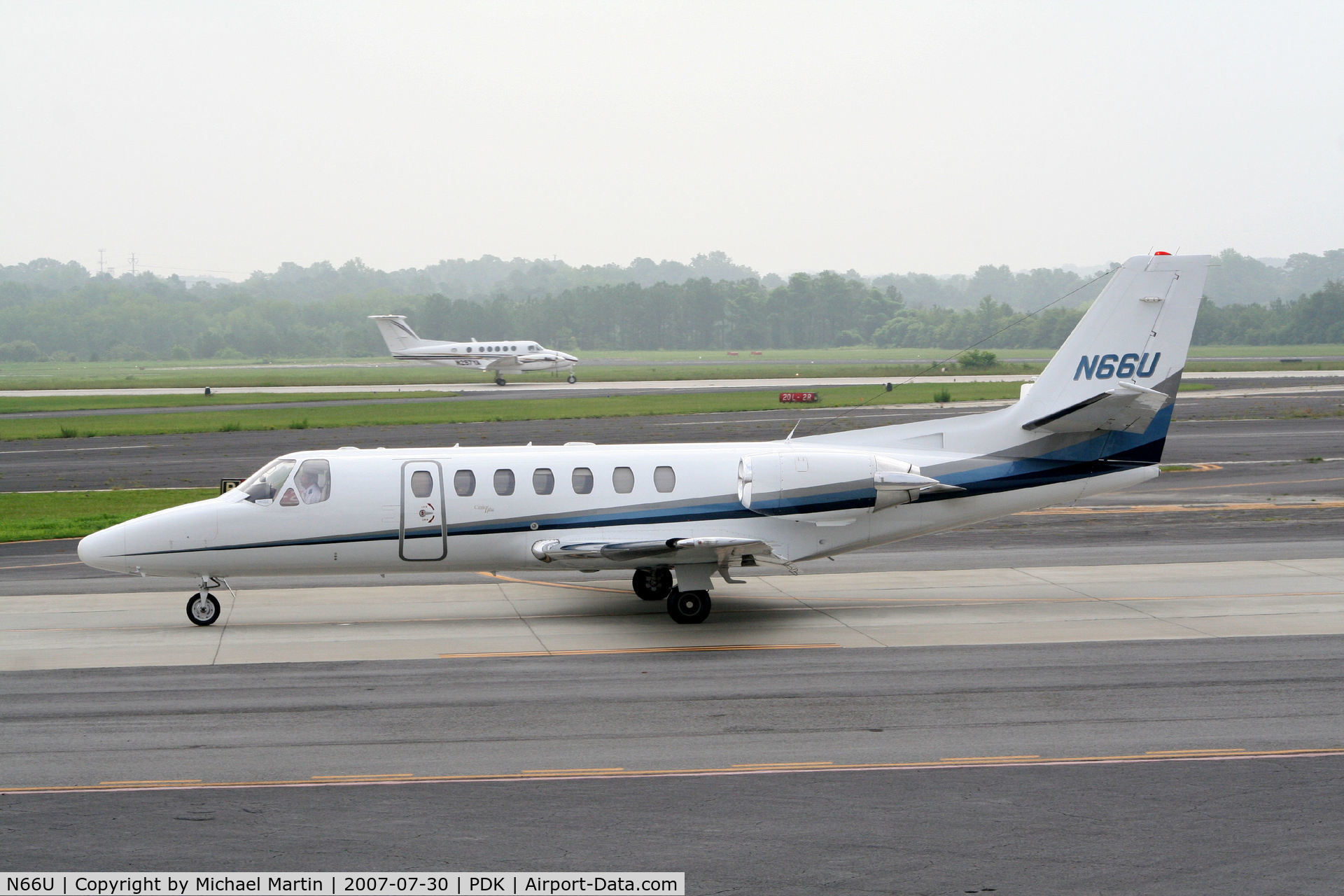 N66U, 1998 Cessna 560 C/N 560-0489, Taxing to Epps Air Service