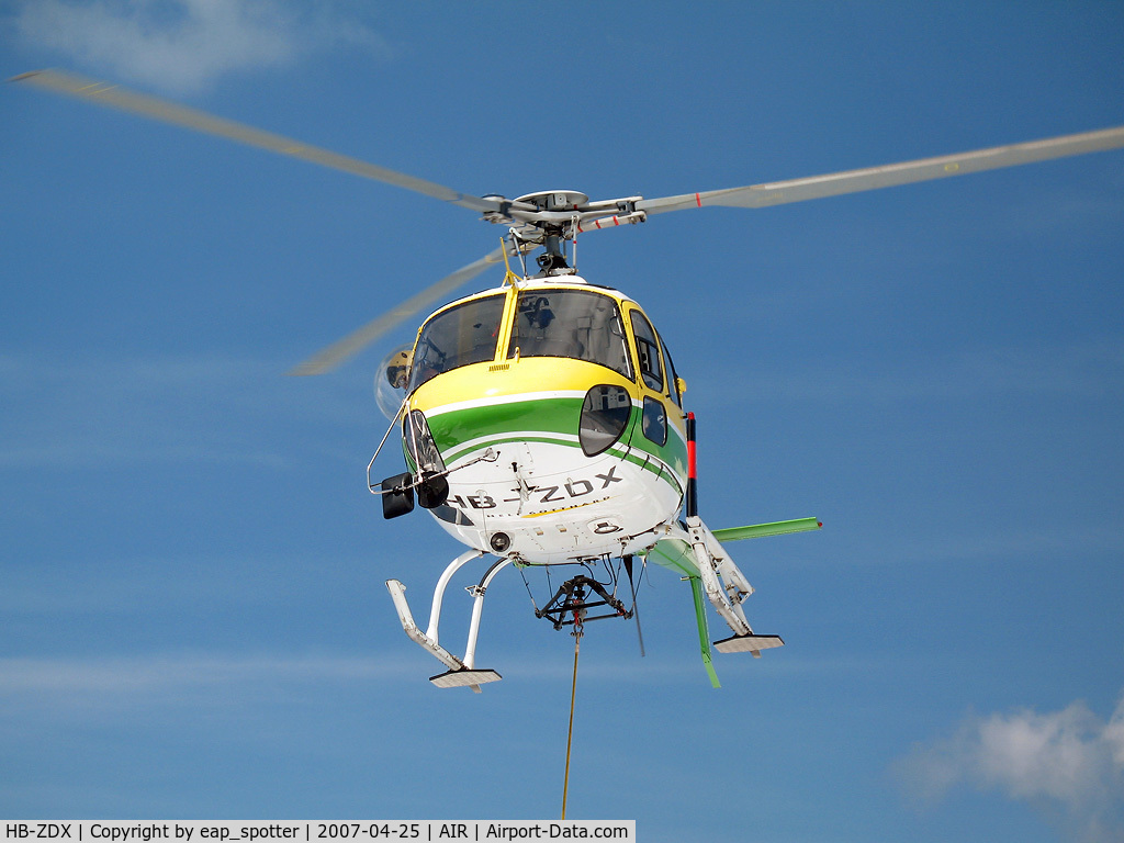 HB-ZDX, 2002 Eurocopter AS-350B-3 Ecureuil Ecureuil C/N 3553, Airworks in Swiss Mountains