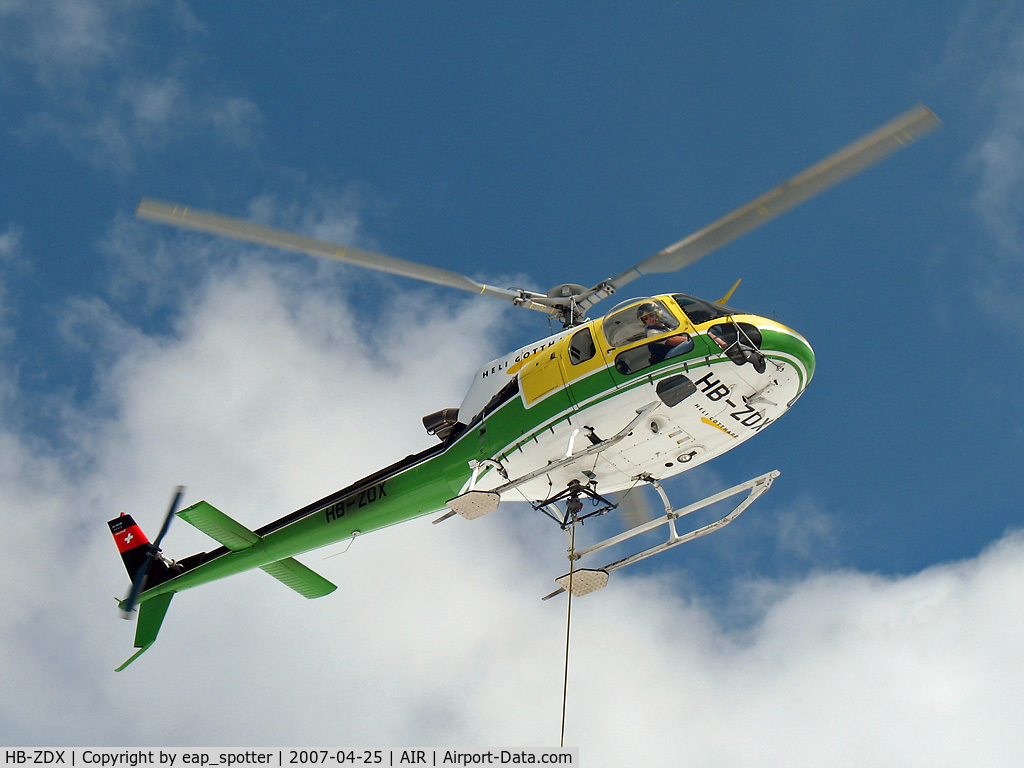 HB-ZDX, 2002 Eurocopter AS-350B-3 Ecureuil Ecureuil C/N 3553, Airworks in Swiss Mountains