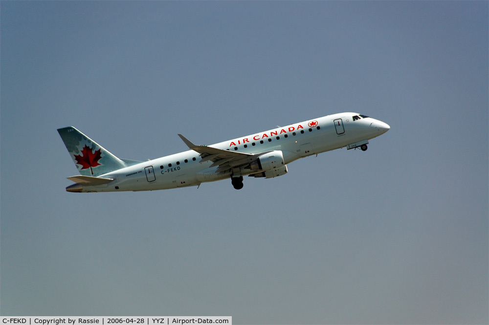 C-FEKD, 2005 Embraer 175SU (ERJ-170-200SU) C/N 17000101, Taking off