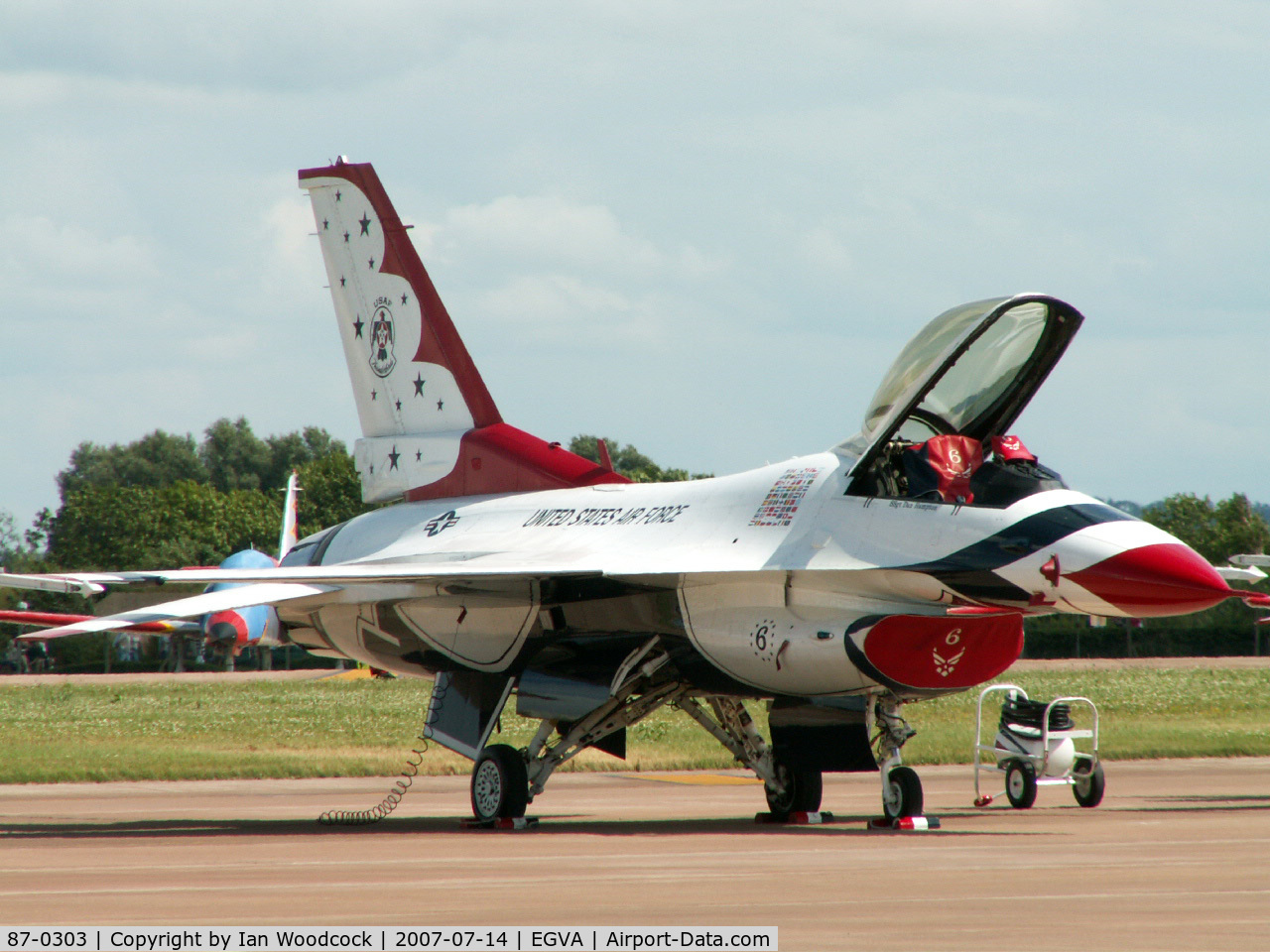 87-0303, 1987 General Dynamics F-16C Fighting Falcon C/N 5C-564, F-16C/Thunderbirds ADS/RIAT Fairford (Thunderbird 6)