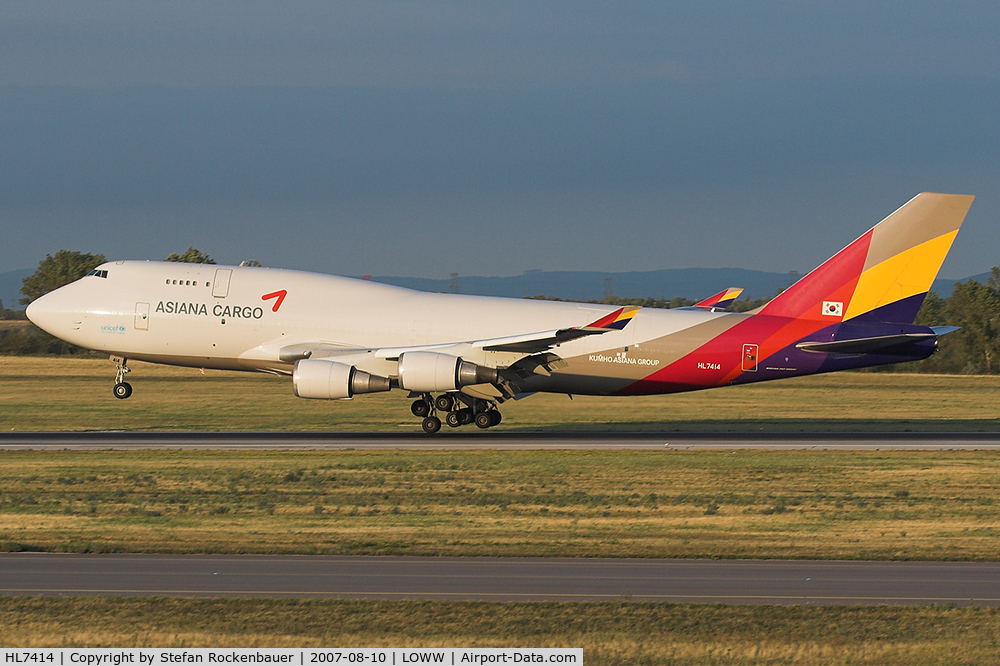 HL7414, 1991 Boeing 747-48EM(BDSF) C/N 25452, Shortly before touchdown