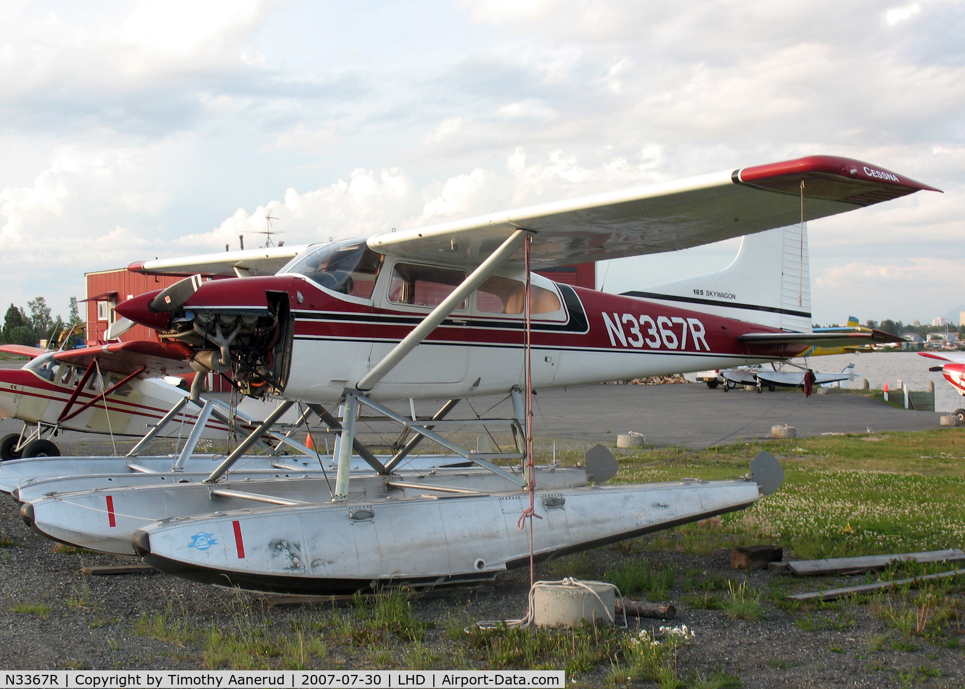 N3367R, 1975 Cessna A185F Skywagon 185 C/N 18502875, Parked by Lake Hood