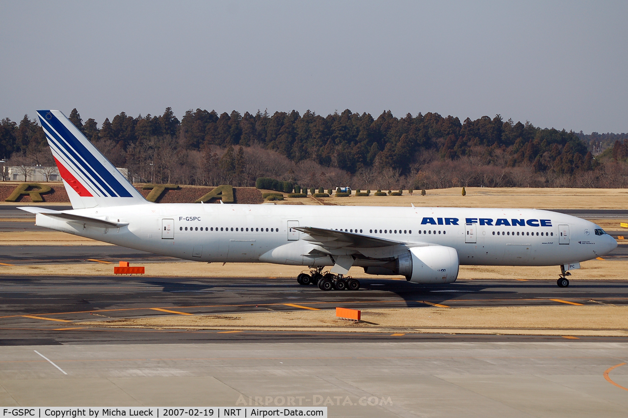 F-GSPC, 1998 Boeing 777-228/ER C/N 29004, Taxiing to the gate