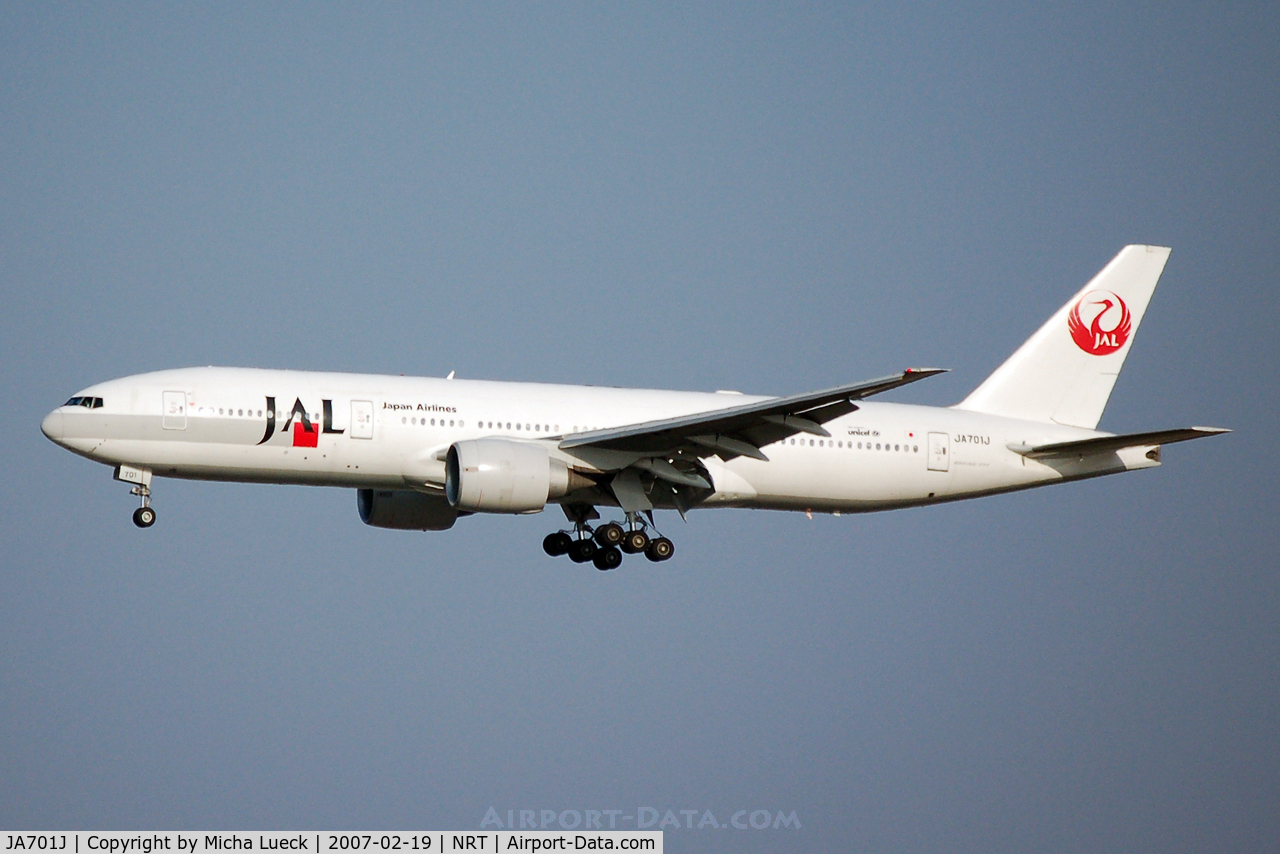 JA701J, 2002 Boeing 777-246/ER C/N 32889, On finals at Narita