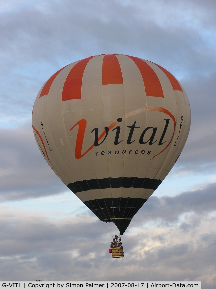 G-VITL, 2000 Lindstrand Balloons Ltd LBL 105A C/N 720, Lindstrand balloon at Northampton