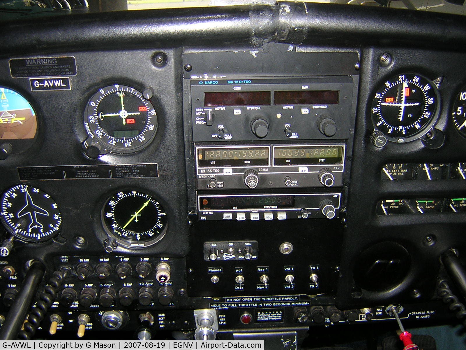 G-AVWL, 1967 Piper PA-28-140 Cherokee C/N 28-24000, Cockpit Centre