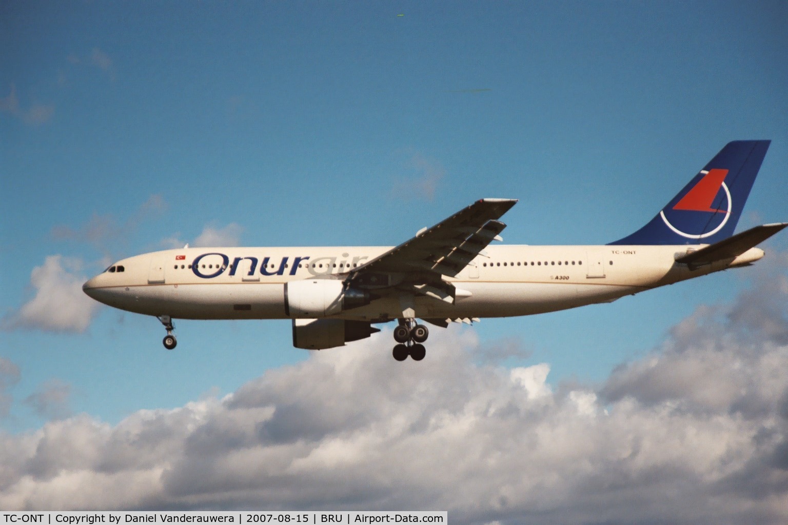 TC-ONT, 1981 Airbus A300B4-203 C/N 138, arrival of flight OHY2383 to rwy 25L