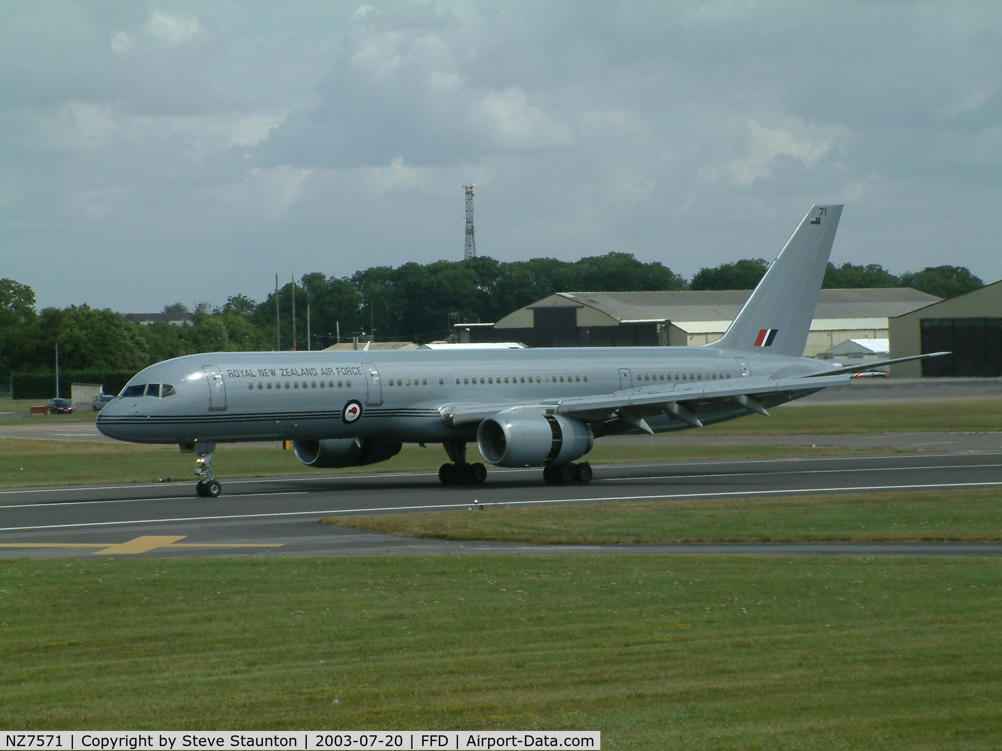 NZ7571, 1992 Boeing 757-2K2 C/N 26633, Royal International Air Tattoo 2003
