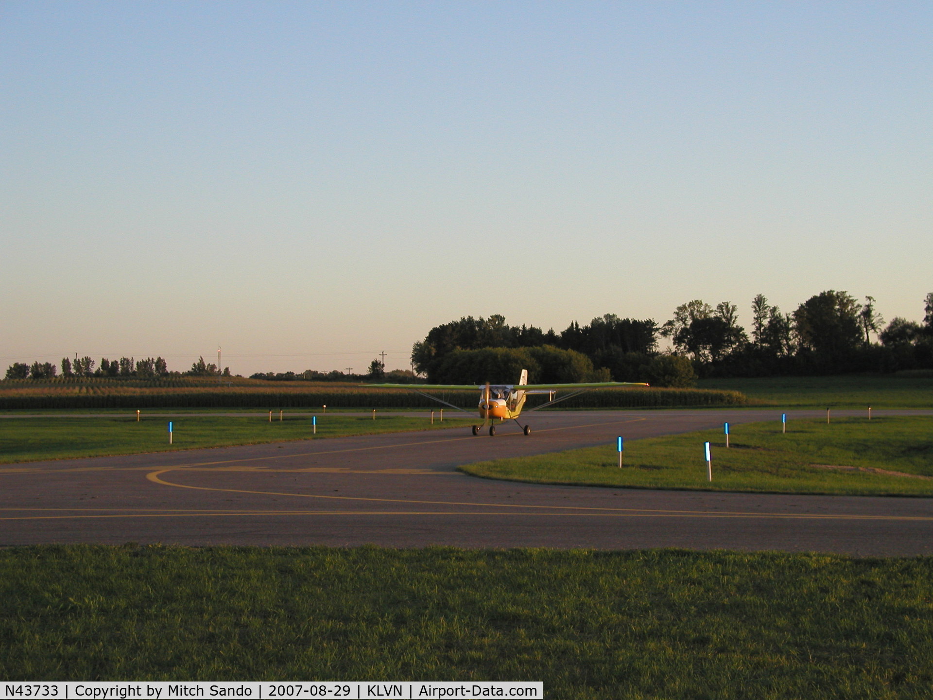 N43733, 2007 Rans S-6ES Coyote II C/N 05051666, Clear of the active at Airlake.