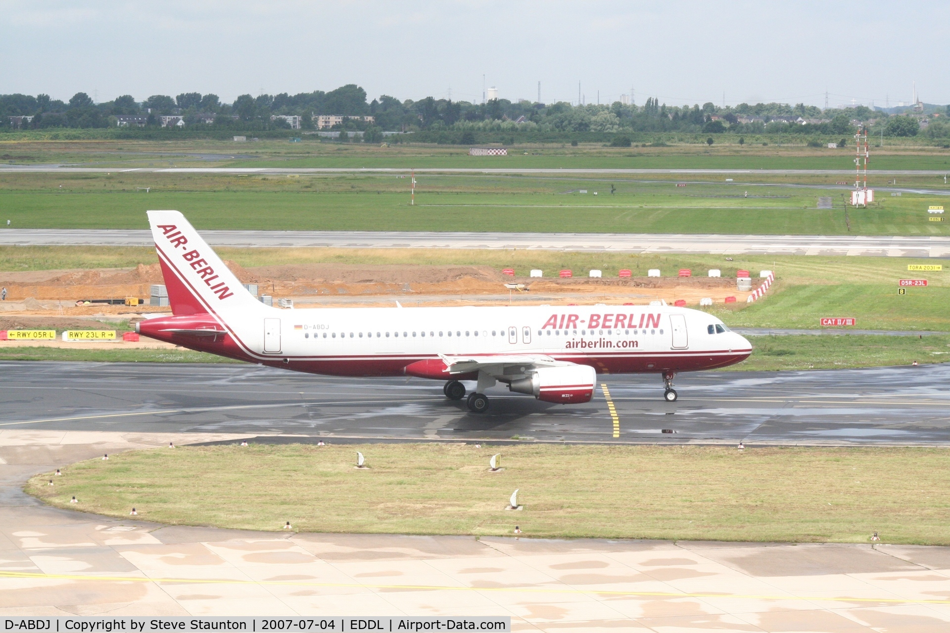 D-ABDJ, 2006 Airbus A320-214 C/N 2865, Taken at Dusseldorf July 2007