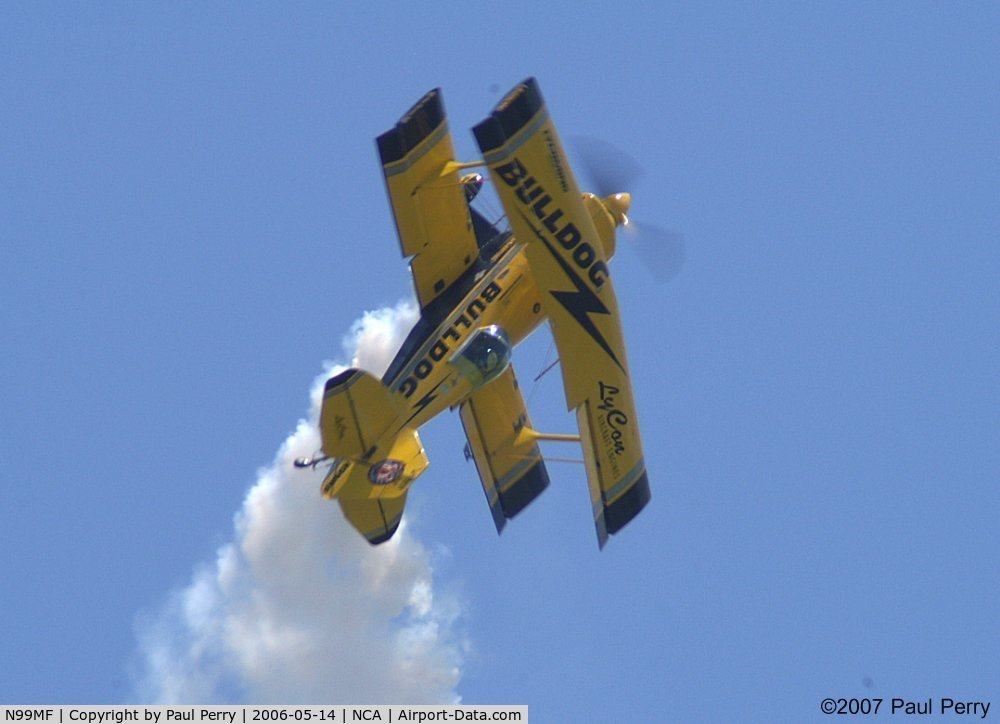 N99MF, 1982 Pitts S-2S Special C/N 3004, Riding a pillar of smoke