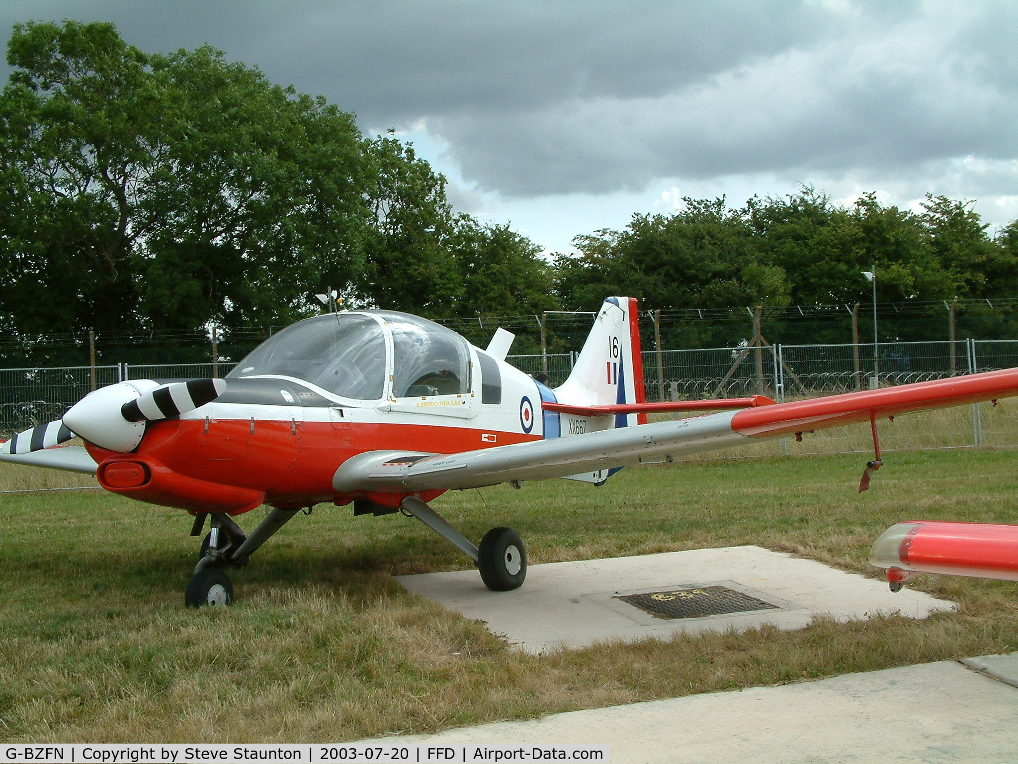 G-BZFN, 1975 Scottish Aviation Bulldog T.1 C/N BH120/325, Royal International Air Tattoo 2003