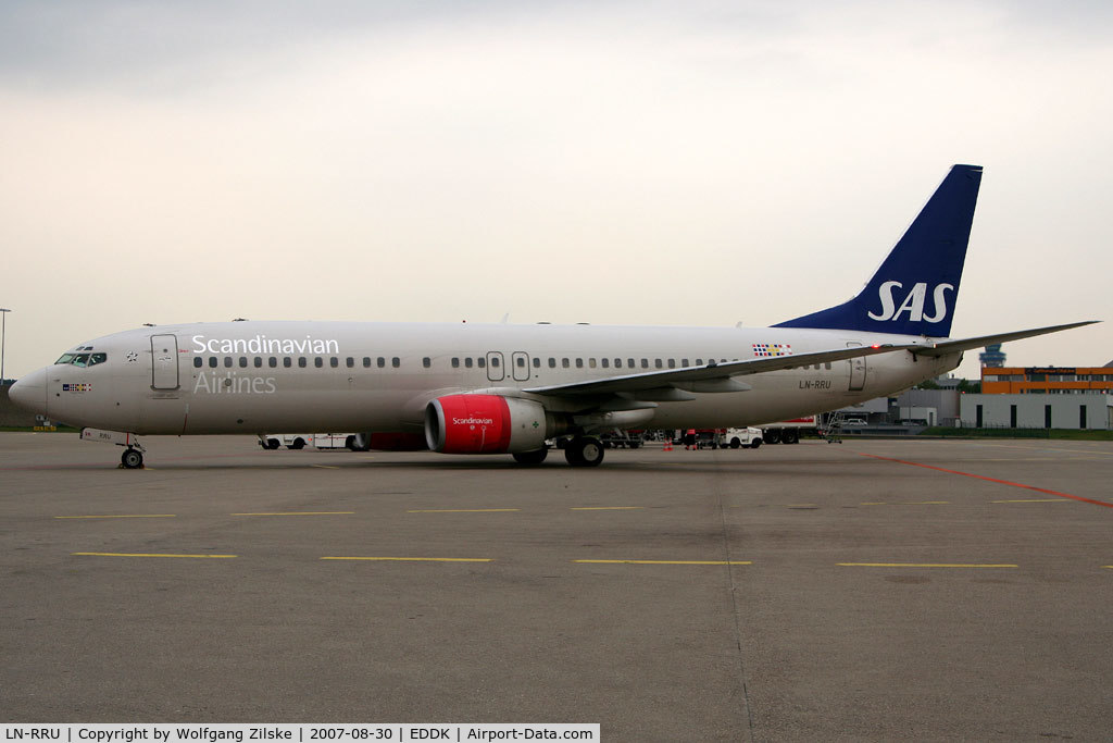 LN-RRU, 2002 Boeing 737-883 C/N 28327, visitor