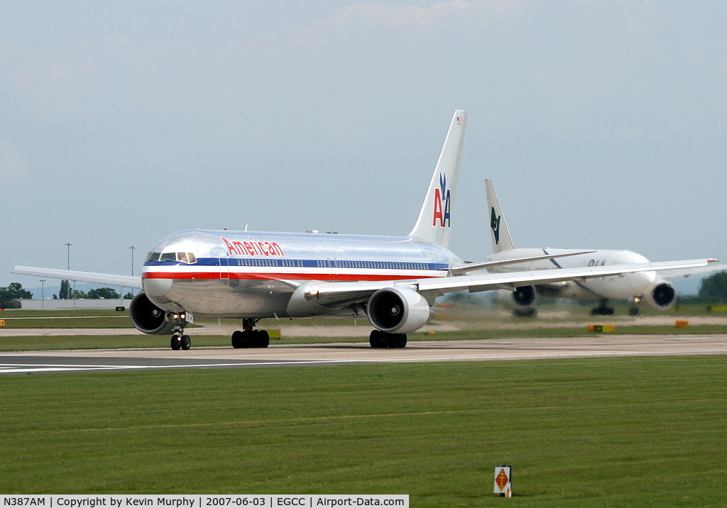 N387AM, 1994 Boeing 767-323 C/N 27184, AA 767 at the threshold