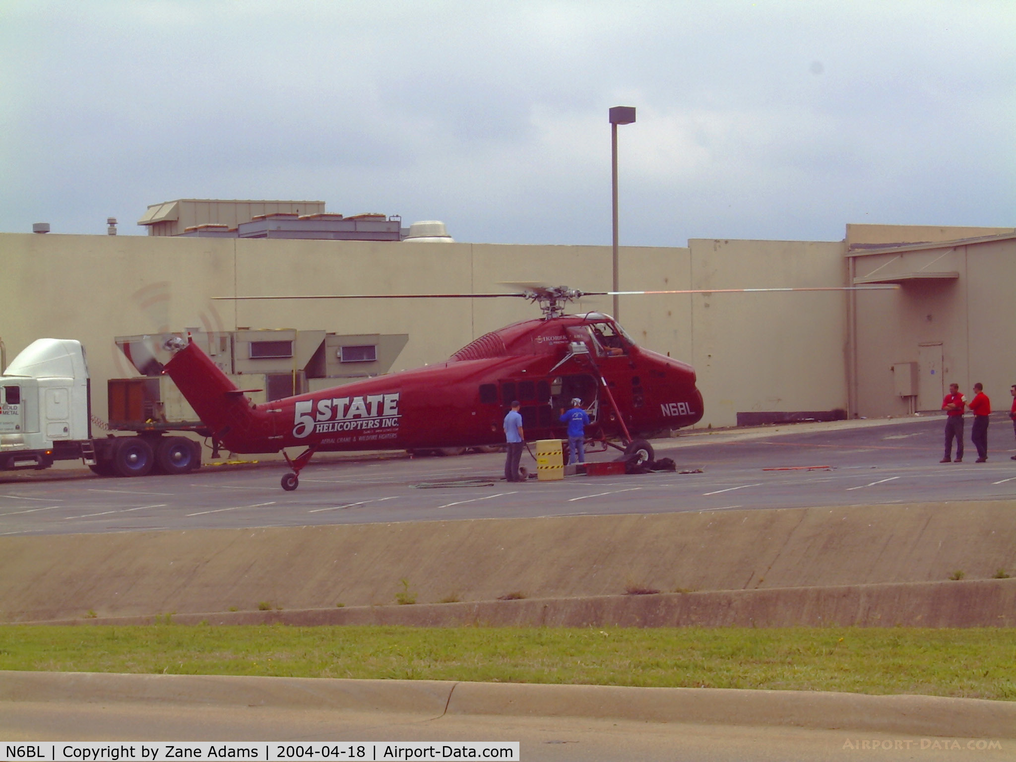 N6BL, 1962 Sikorsky S-58ET C/N 58-1567, Working in Arlington, TX lifting HVAC units onto a movie theater @ 2004