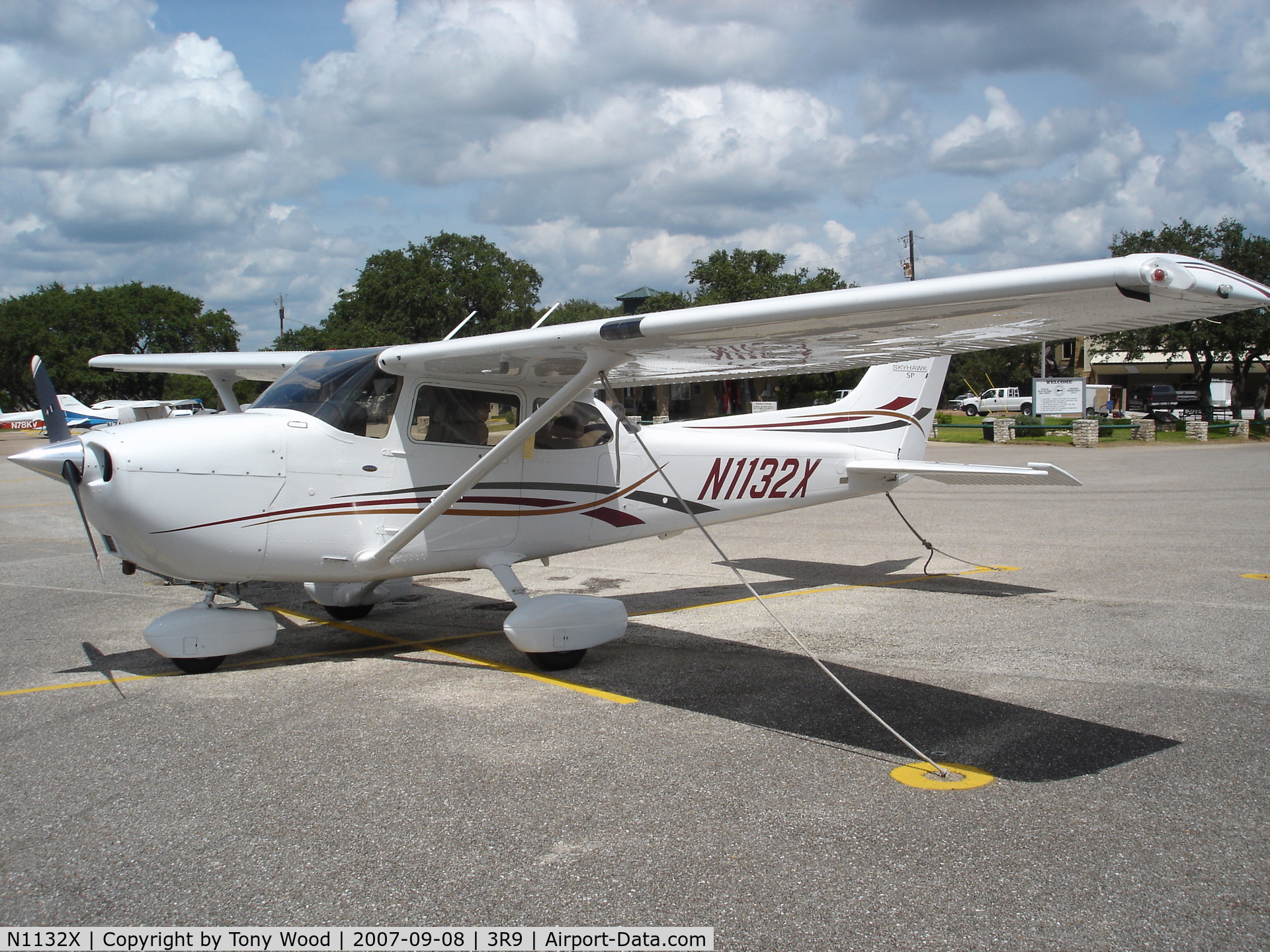 N1132X, 2006 Cessna 172S C/N 172S10316, N1132X Parked at Lakeway, TX.