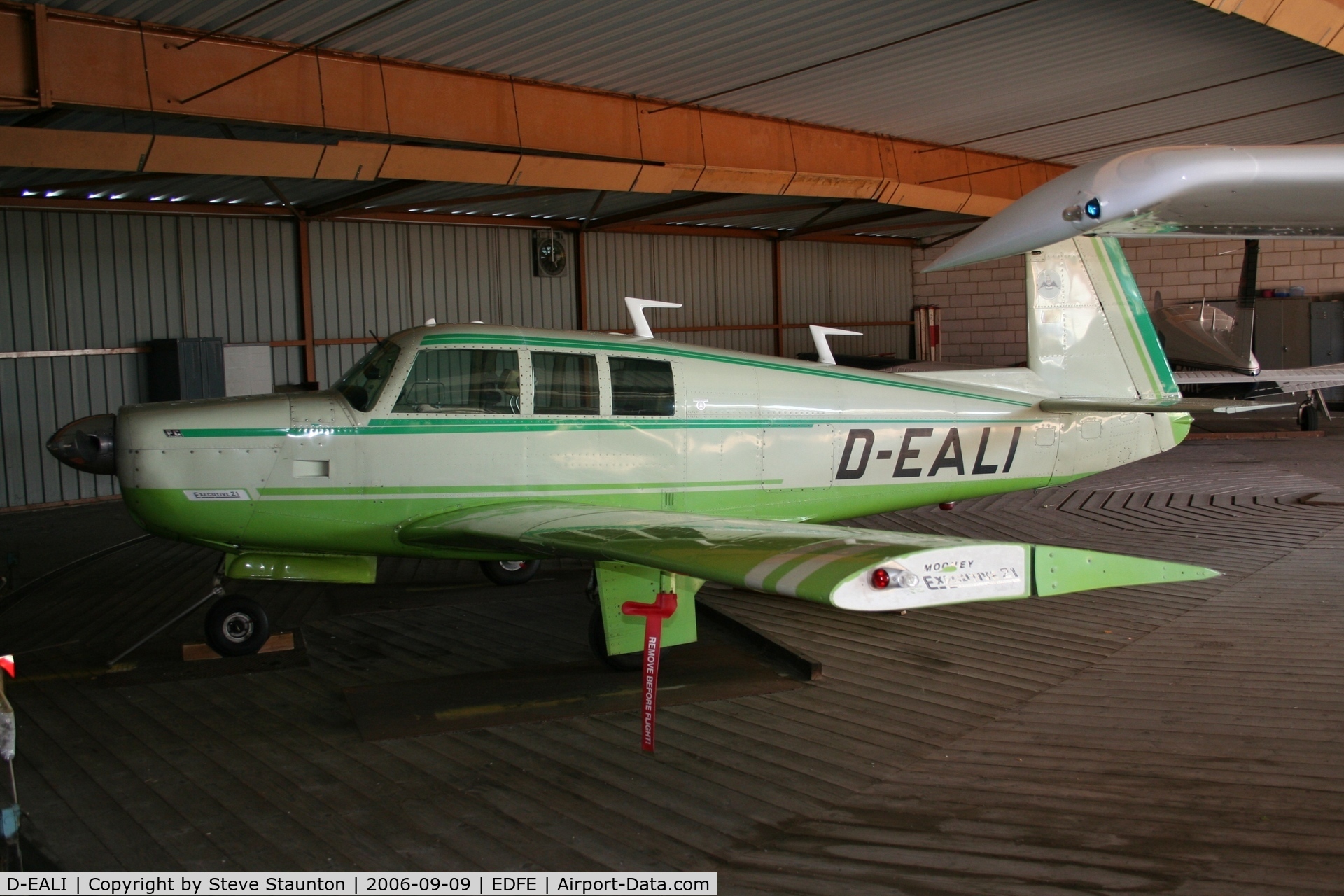 D-EALI, 1967 Mooney M20F Executive C/N 680123, Taken at Egelsbach September 2006