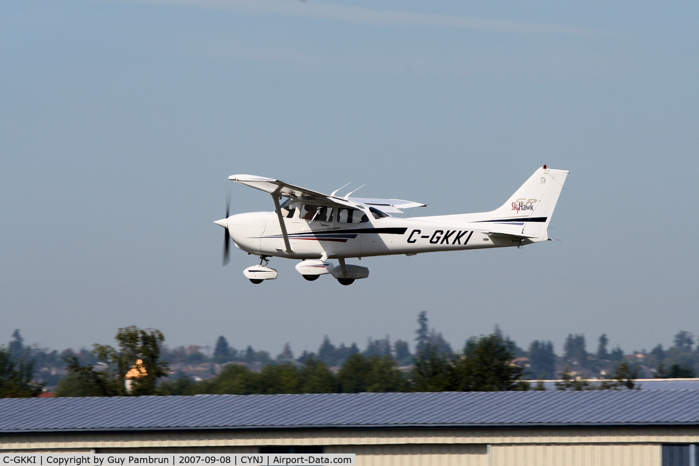C-GKKI, 2001 Cessna 172S C/N 172S8877, Just left the ground