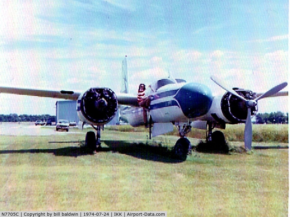 N7705C, 1944 Douglas A-26C Invader C/N 28989, Me with N7705C, Starboard engine shot, no spare!