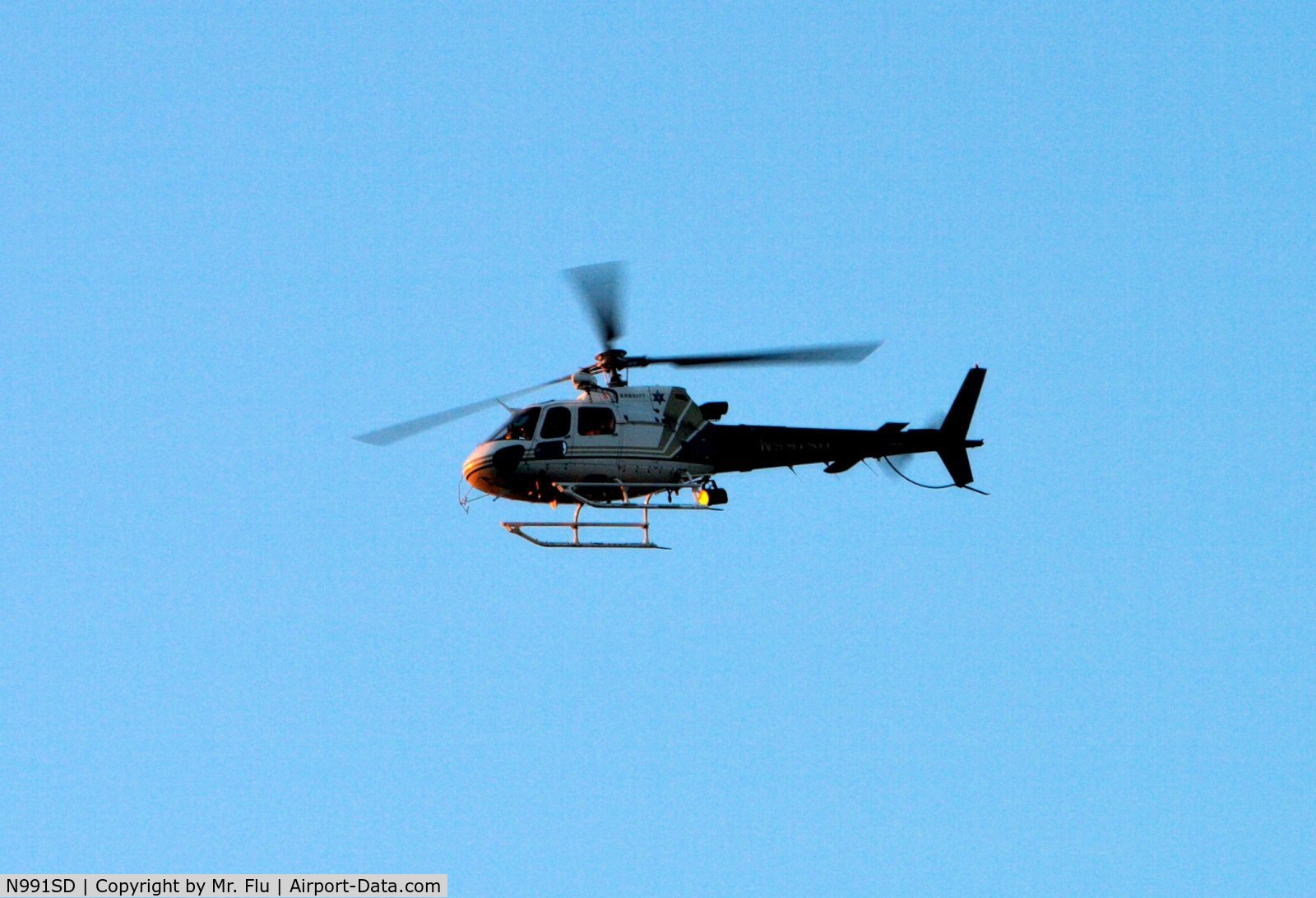 N991SD, Eurocopter AS-350B-3 Ecureuil Ecureuil C/N 3325, Picture mid-flight, likely looking for innocent marijuana growers
