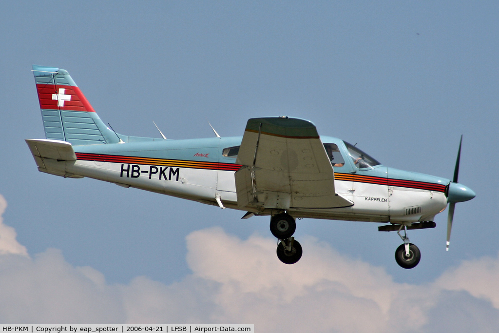 HB-PKM, 1987 Piper PA-28-181 Archer II C/N 28-90026, landing on rwy 16
