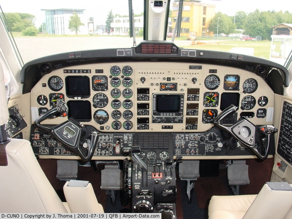 D-CUNO, 2001 Beechcraft B300 King Air 350 C/N FL-311, Beech Super King Air 350