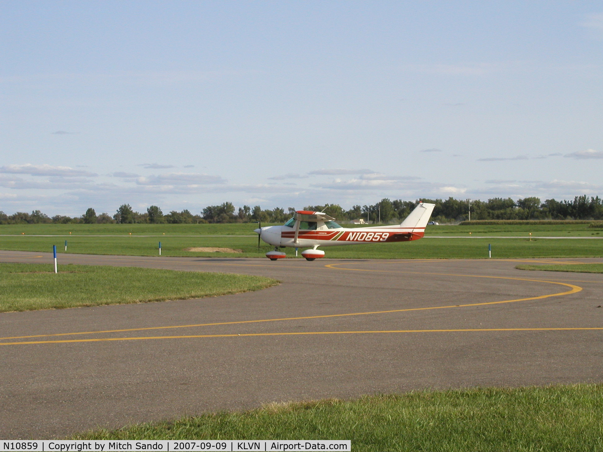 N10859, 1973 Cessna 150L C/N 15075094, Taxiing back for another 30 departure.
