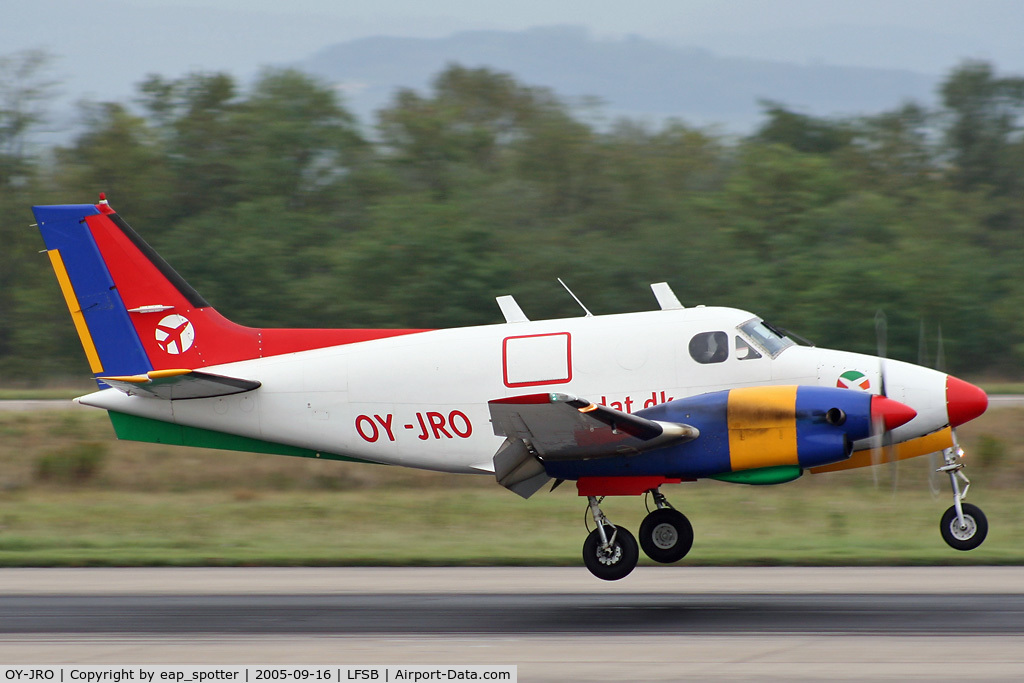 OY-JRO, 1968 Beech B90 King Air C/N LJ-327, landing on rwy 16