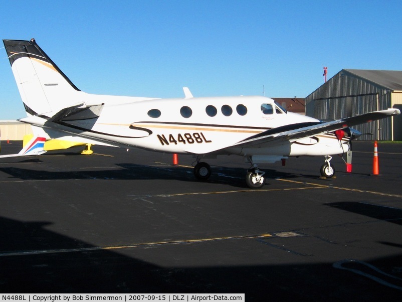 N4488L, 1995 Beech C90A King Air C/N LJ-1423, On the ramp at Delaware, OH