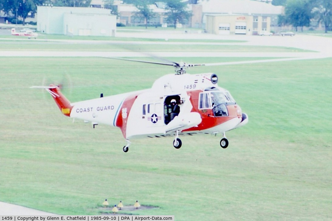 1459, Sikorsky HH-52A Sea Guard C/N 62.138, HH-52A hovering for photo from control tower