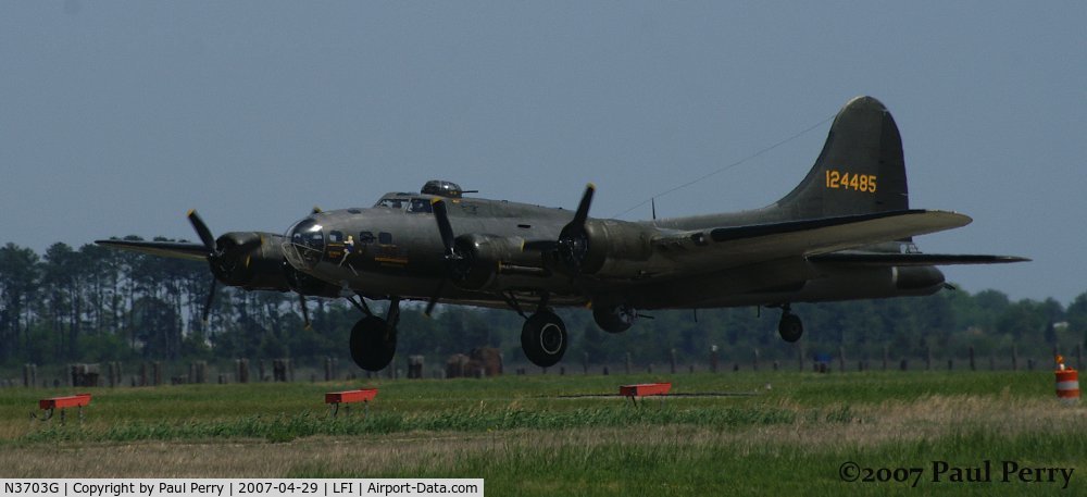 N3703G, 1945 Boeing B-17G Flying Fortress C/N 44-83546-A, Back to the runway