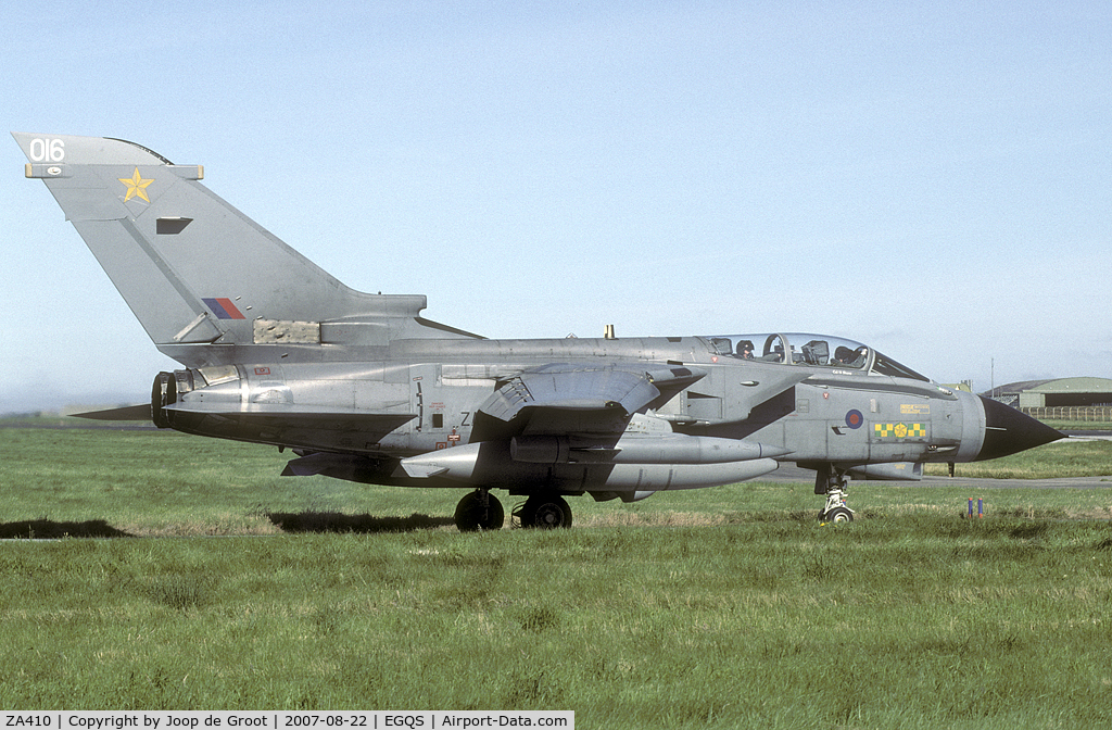 ZA410, 1983 Panavia Tornado GR.4 C/N 227/BT034/3109, 31 sq Tornado now operating at Lossiemouth. Due to operational commitments squadrons operate aircraft with all sorts of markings.