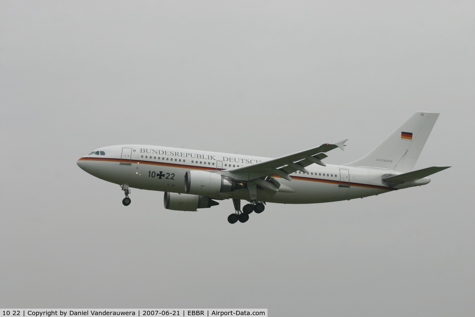 10 22, 1989 Airbus A310-304 C/N 499, German Government VIP arriving in Brussels