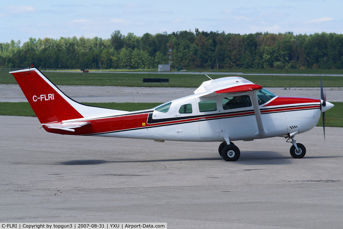 C-FLRI, 1972 Cessna U206F Stationair C/N U20601762, Taxiing across Ramp III for departure.