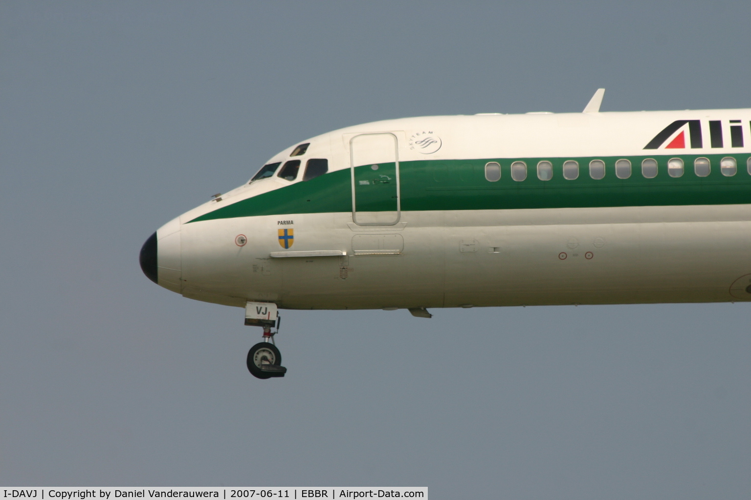I-DAVJ, 1987 McDonnell Douglas MD-82 (DC-9-82) C/N 49431, arrival of flight AZ146 to rwy 25L