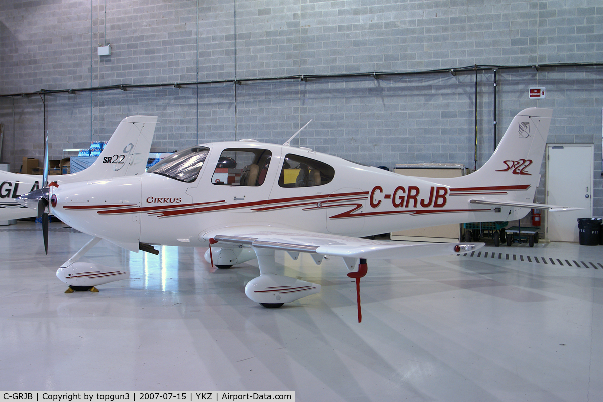 C-GRJB, 2003 Cirrus SR22 C/N 0655, Flight Exec hangar.