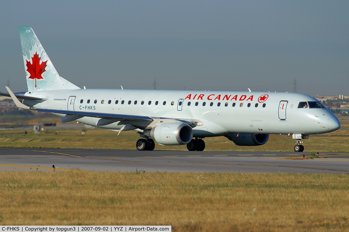 C-FHKS, 2007 Embraer 190AR (ERJ-190-100IGW) C/N 19000064, Taxiing for departure via RWY23.