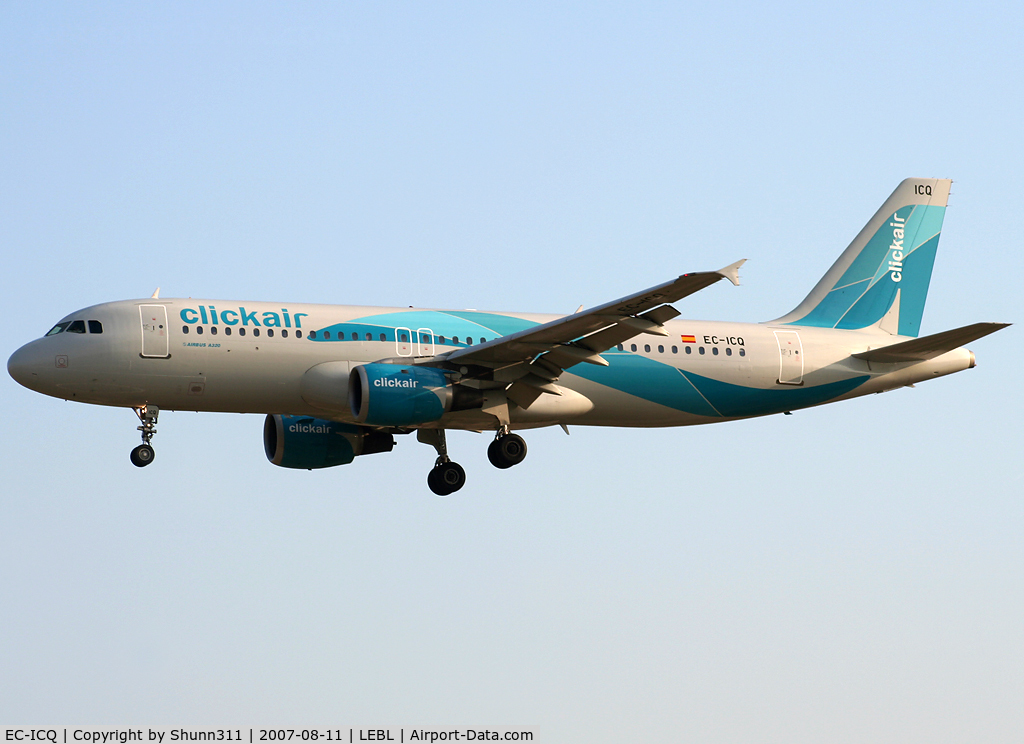 EC-ICQ, 1991 Airbus A320-211 C/N 199, Landing 25L