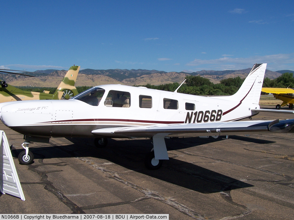 N1066B, 2006 Piper PA-32R-301T Turbo Saratoga C/N 3257443, Side View